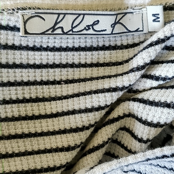 Chloe K size Medium lace shoulder shirt - Picture 4 of 4